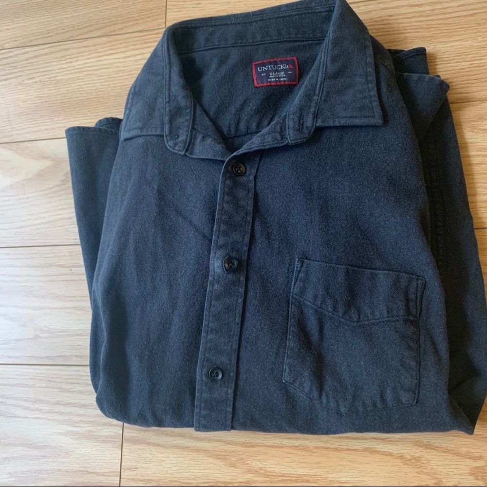 Untuckit - Black with Semi-Spread Collar size XL